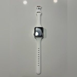 Apple iWatch Series 3 w Charger